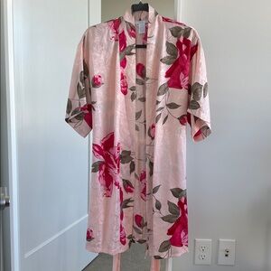 NWOT August Silk pink floral 100% silk robe kimono Womens Medium